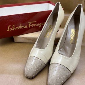 Salvatore Ferragamo Sunlike Bone/Lg Grey Sz 11AAAA